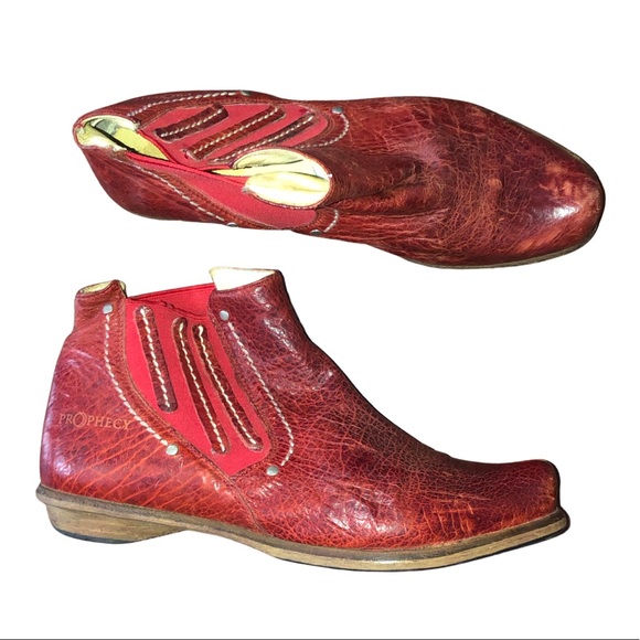 BNWOT red distressed Prophecy ‘Our Secret’ red leather ankle boot - Picture 2 of 13